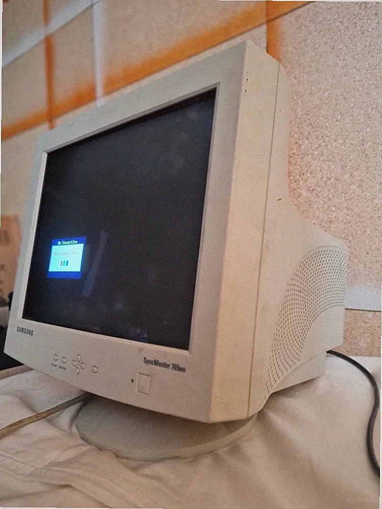 17inch CRT Gaming Monitor Samsung SyncMaster 765mb Made in UK Full Working Rare