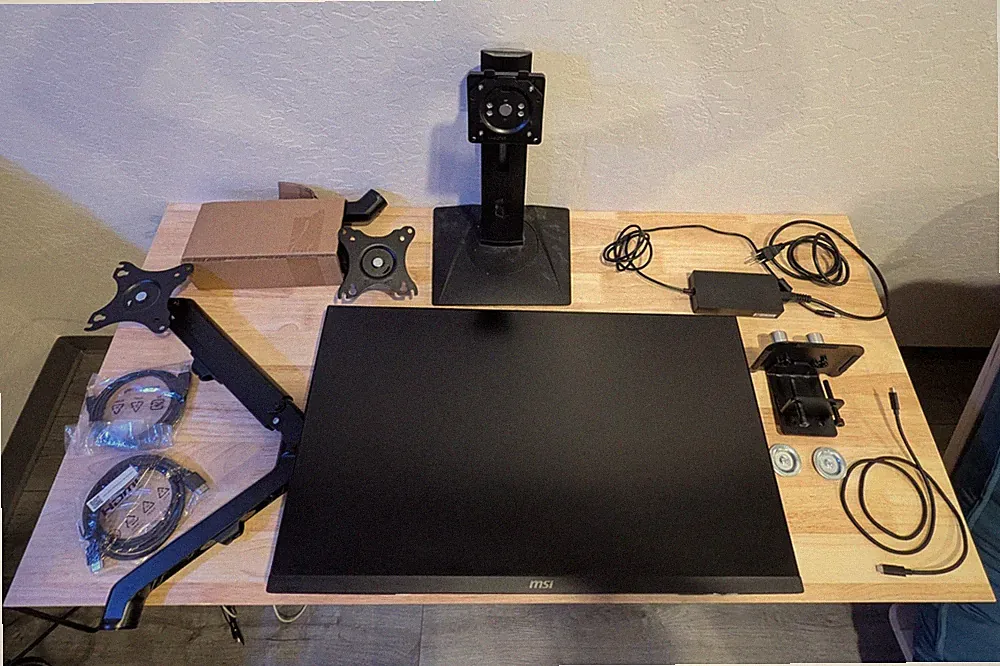 27" 4K 144Hz Monitor MSI MAG 274UPF with MSI Ergo Dual Monitor Arms