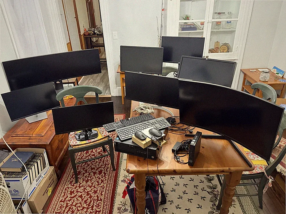 27"-59"DELL/SAMSUNG/LG (12)Monitors ,(2)Desk,(2)Keyboard/mouse(PRICE FOR BUNDLE)