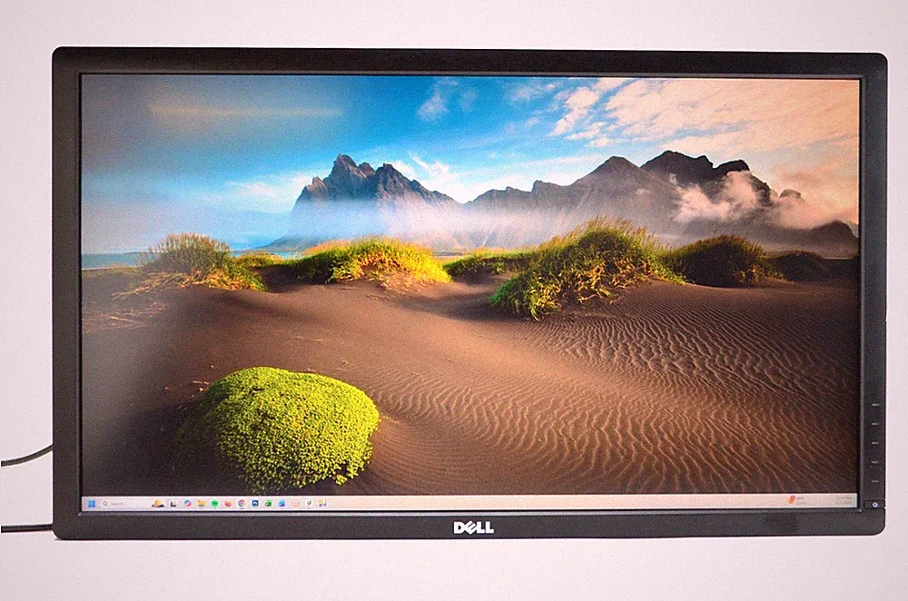 27" Dell UltraSharp U2713Hb Widescreen 2560 x 1440 LCD Monitor HDMI DPort DVI