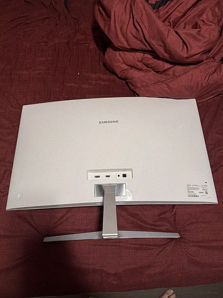 32” Samsung Monitor Curved 1080p (209 - 925Area Can Pick Up Local)
