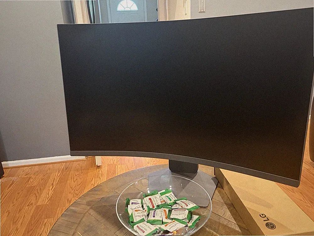 37 Inch UltraGear™ 4K UHD 165Hz Curved Gaming Monitor LG 37G800A-B