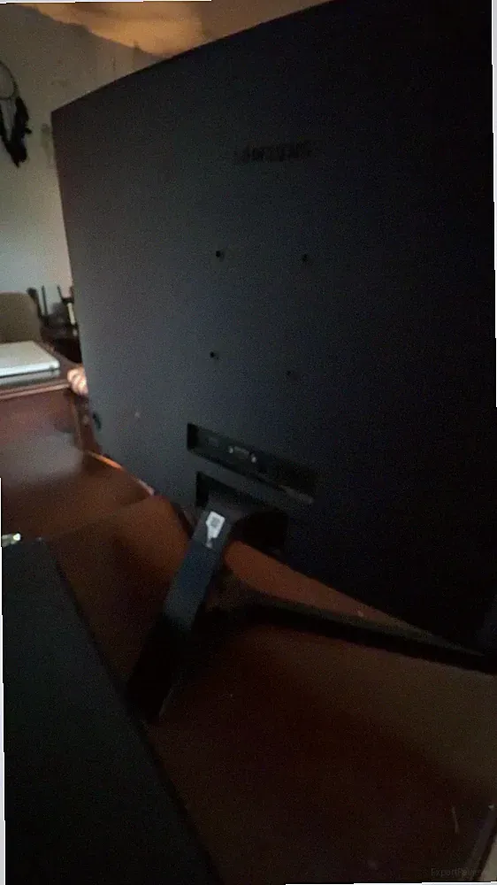 a monitor Samsung black 16:9 ration aspect curved screen led great game quality