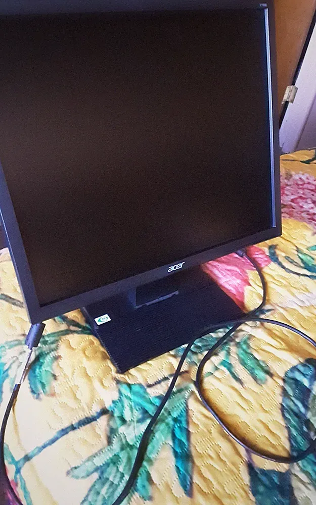 Acer 2024 LCD Hardly Used Bk Screen Monitor Free Shipping w/Cord 16 by 13 02
