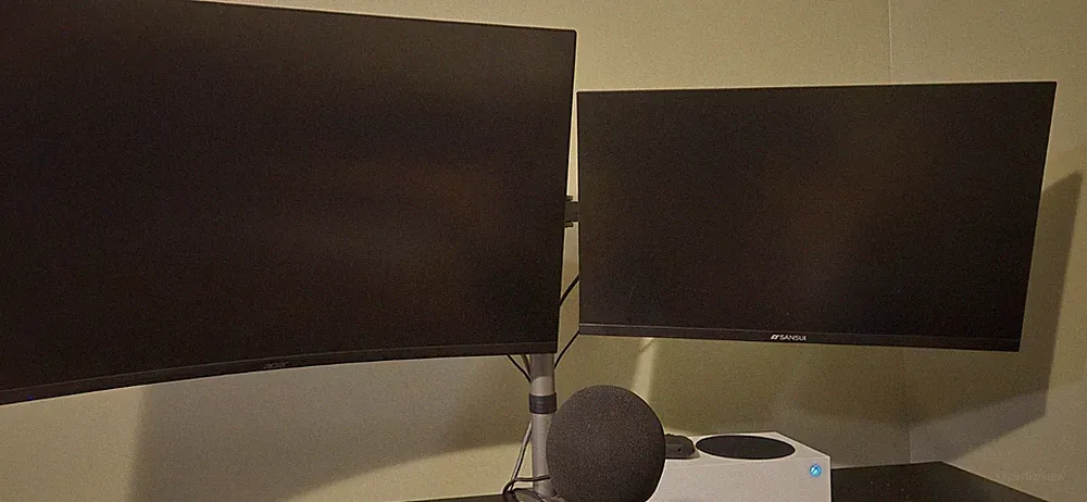 ACER 28" Curved Gaming Monitor. 144Htz Refresh Rate