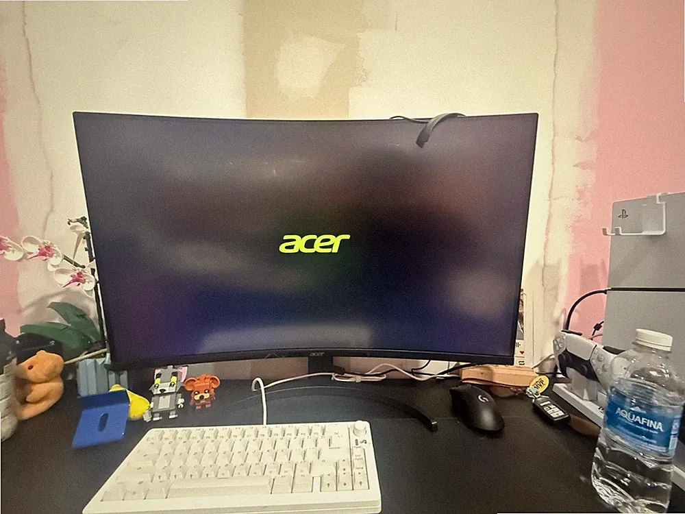 Acer - Nitro Gaming 31.5" Curved WQHD 180Hz 1ms FreeSync Premium Gaming Monitor