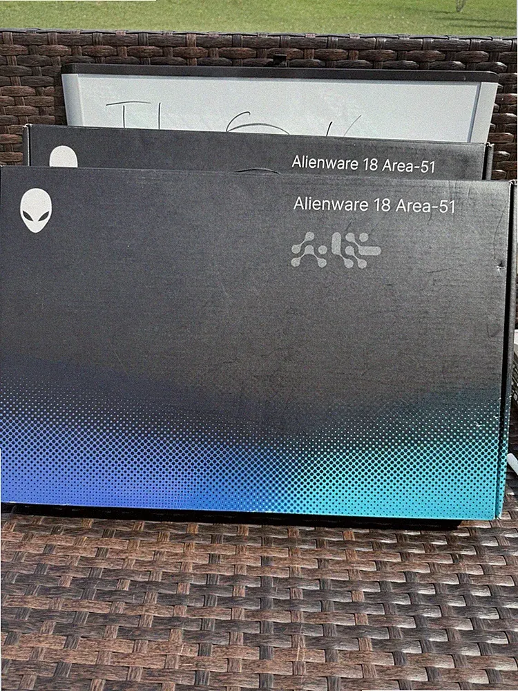 Alienware 18 Area-51 Gaming Laptop 18" WQXGA 300Hz Ultra 9 64GB RAM 2TB RTX 5090