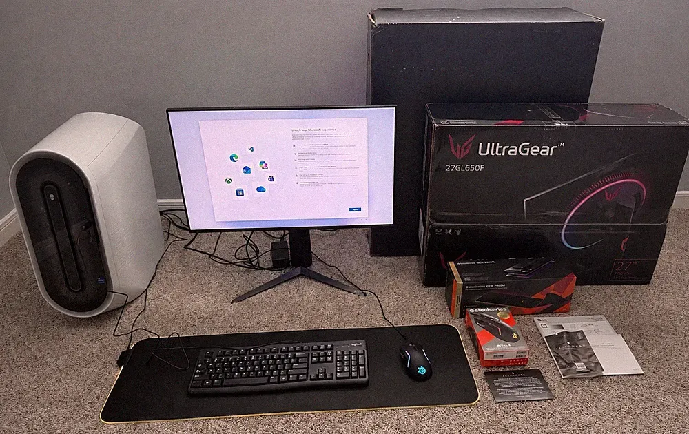 Alienware Aurora Gaming PC RTX 3080 Ti i9 32GB RAM 27” LG 27GN950 Monitor Mouse