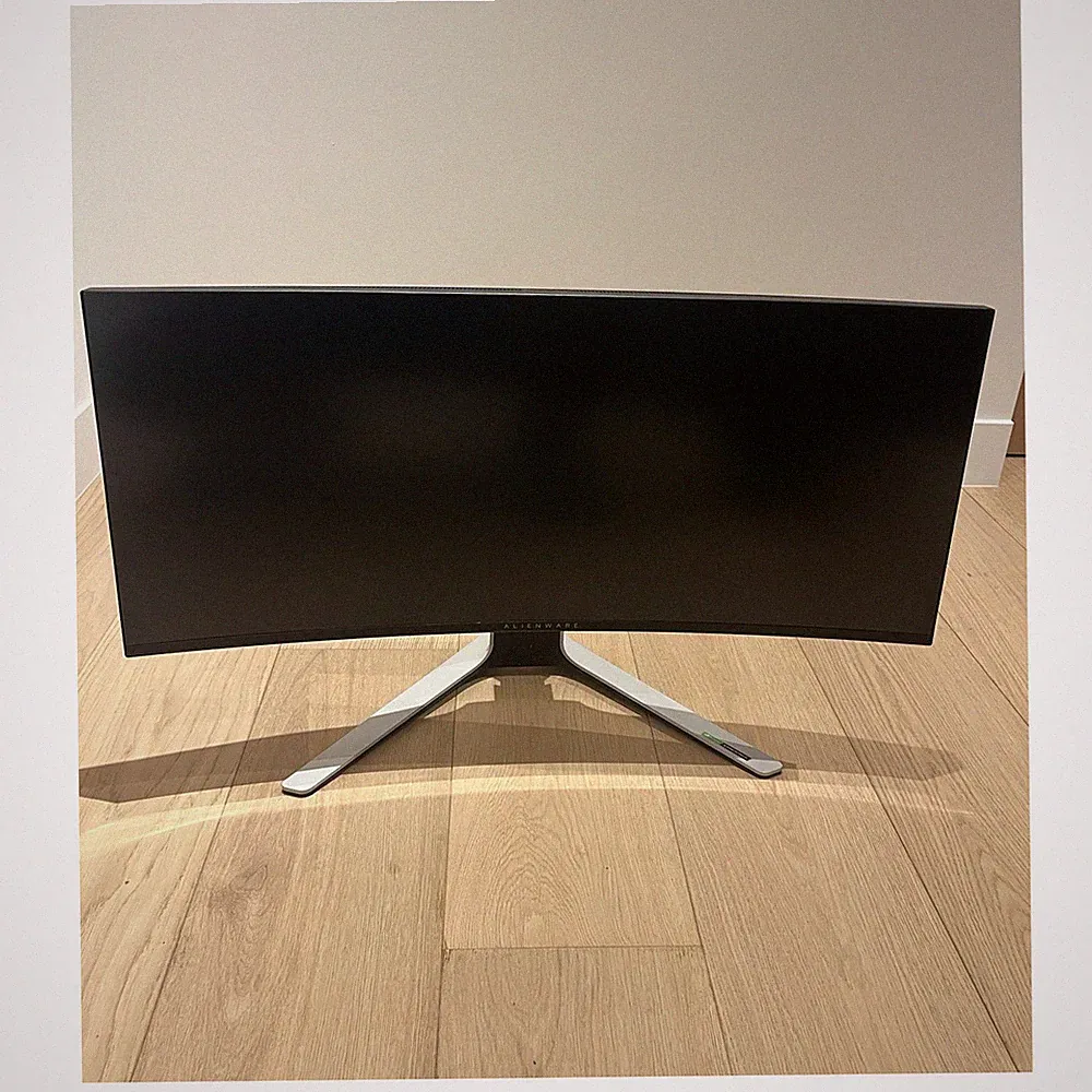 Alienware Curved Gaming Monitor NVIDIA G-SYNC Ultimate White Black