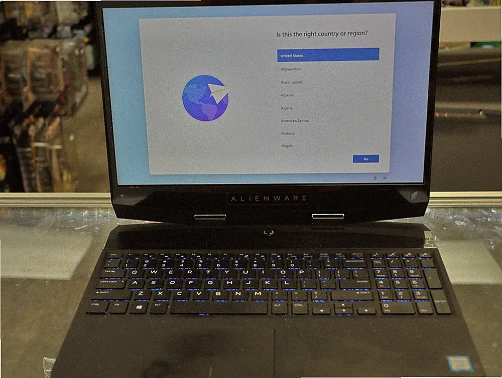 Alienware M15 rtx 2080 Max-Q i7-8750H 16G ram 240hz monitor 2x512GB Toshiba M.2