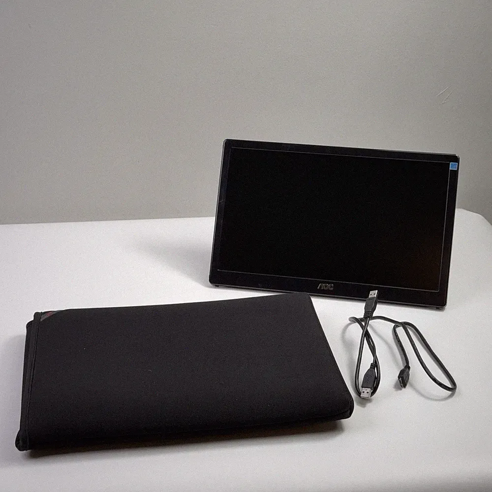 AOC 15.6" Ultra Slim USB Portable Monitor 156LM00005 w Soft Case & Kick Stand