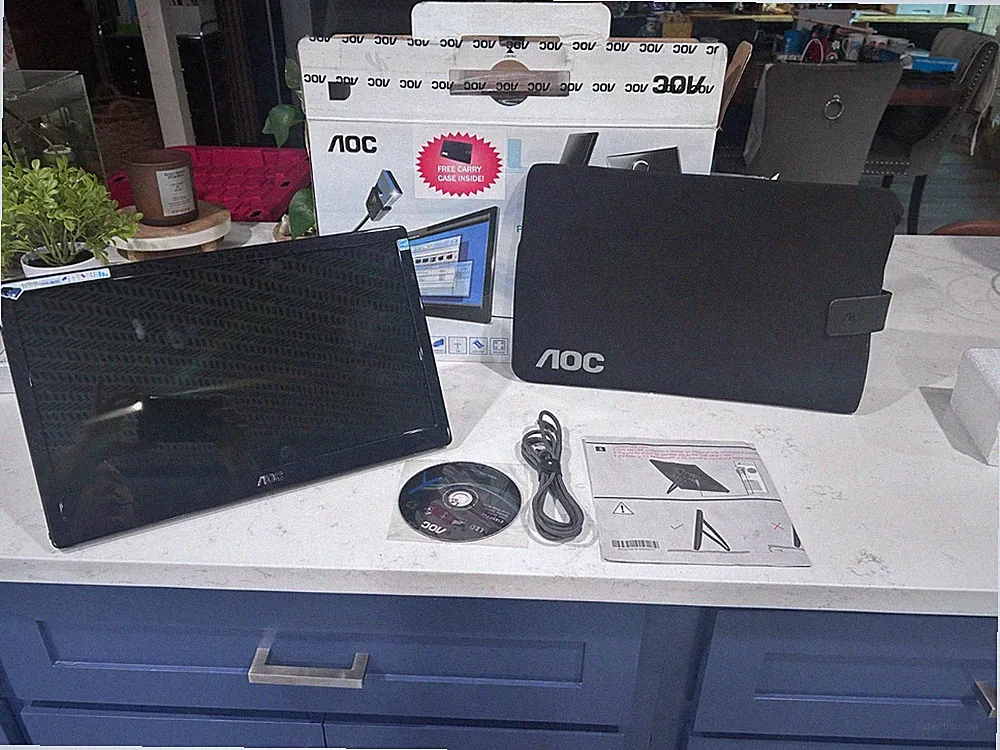 AOC E1659FWU 15.6” USB 3.0 Portable Monitor Open Box w/ Case, Cable & Box