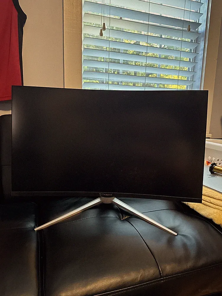 AOPEN Fire Legend 27" Curved 165hz Monitor Used Excellent Condition.
