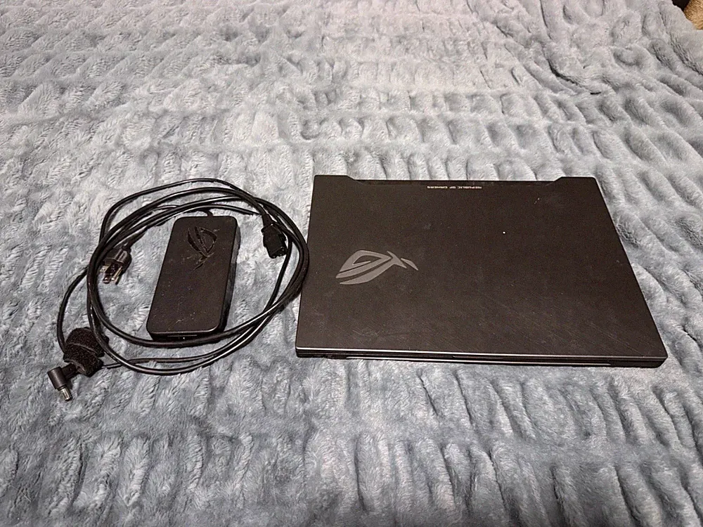 Asus ROG Strix Scar II Gaming Laptop - 15.6” 144hz Monitor (with accessories)