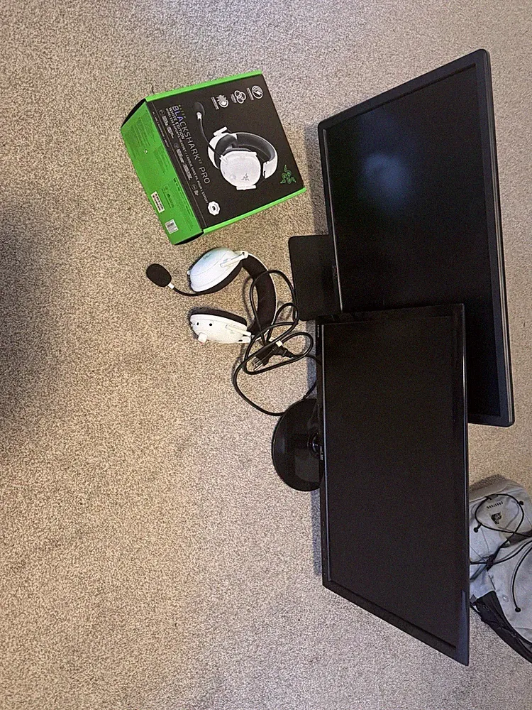 ASUS VE248H 23” + Dell E2414H 24” 1080p Monitors Bundle + Razer BlackShark Pro