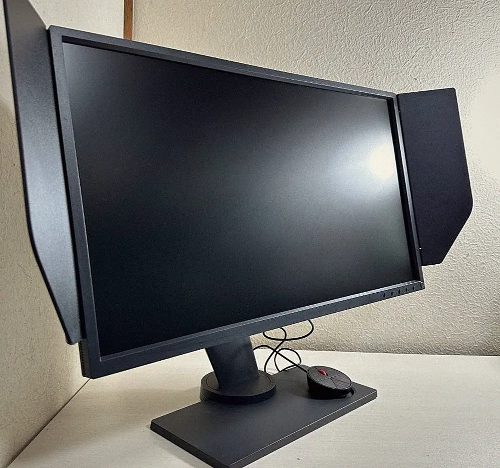 BenQ ZOWIE XL2411K 24 Inch Gaming Monitor 240Hz Full HD TN Panel Tested