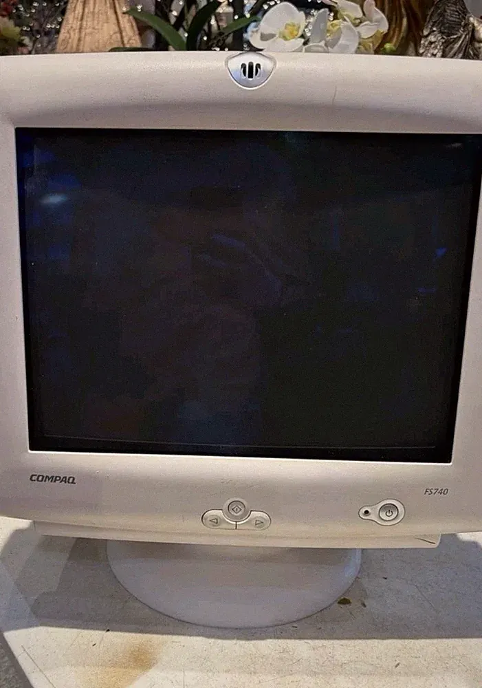 Compaq 17" FS740 1440x1080 VGA CRT Monitor