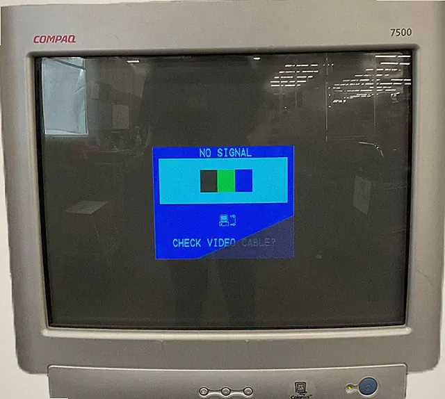 Compaq 7500 16" CRT VGA Computer Monitor