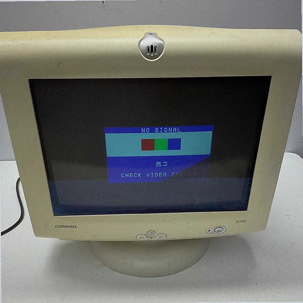 Compaq FS740 Vintage 2000 Retro Gaming 17" CRT Computer Monitor 1280x1024