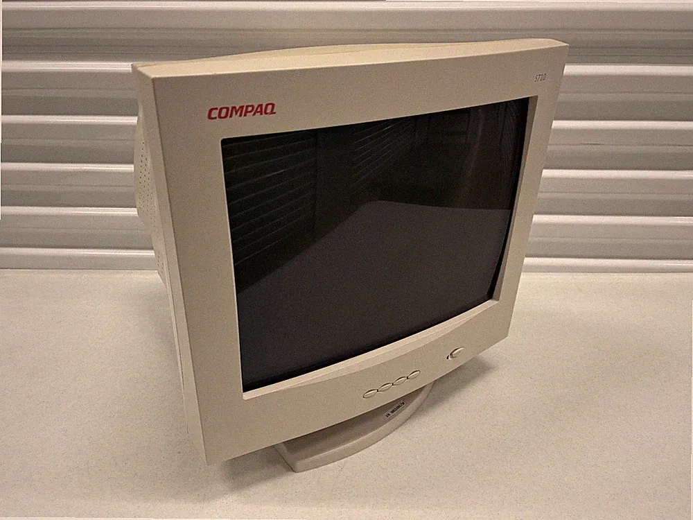 Compaq S710 17" CRT Monitor PC VGA Computer Monitor Retro Gaming - TESTED (B)
