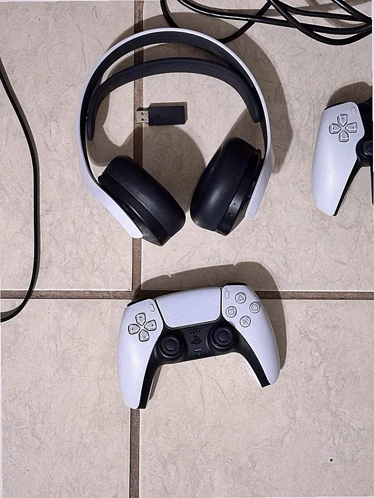 Complete PS5 Gaming Setup – PS5 Disc, Portal, PULSE 3D & 32” 4K Monitor