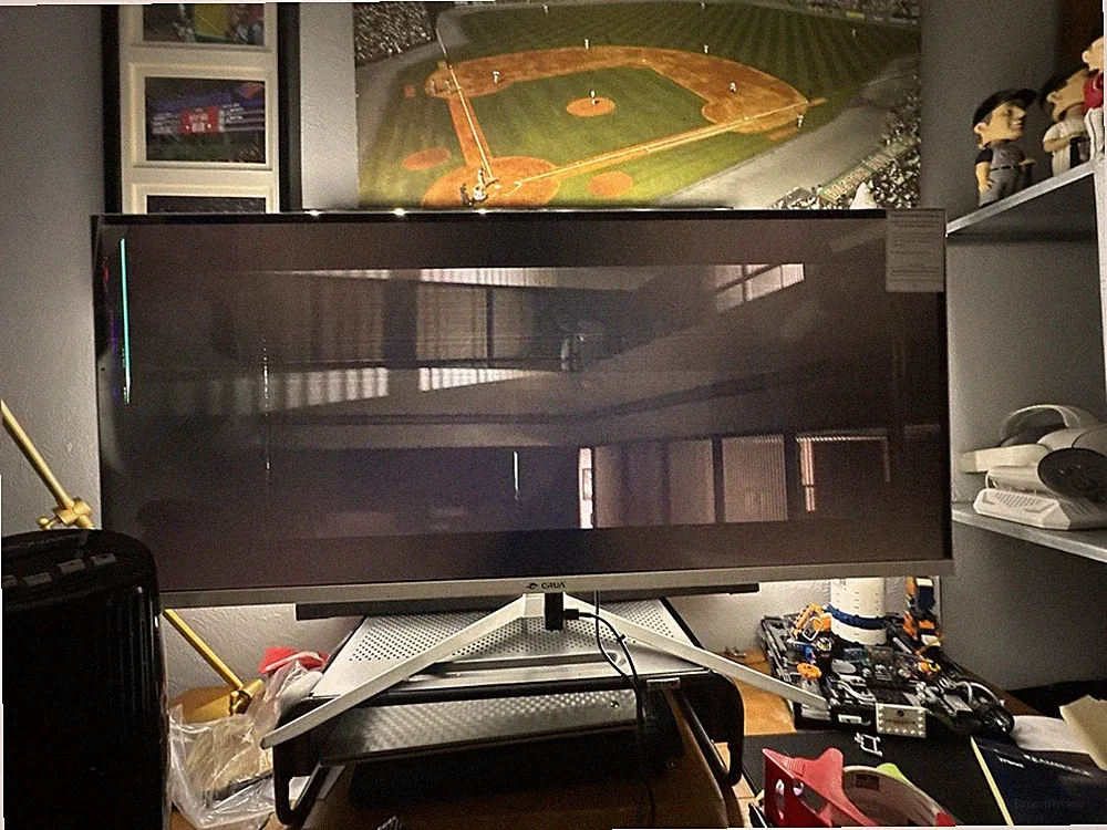 (Damage) CRUA 34-Inch Curved Gaming MonitorRight corner damage. Lines on screen