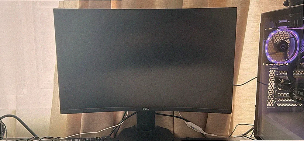 DELL 1080p 32in Curved Gaming Monitor VA Panel 144Hz Used Lightly For 2 Months