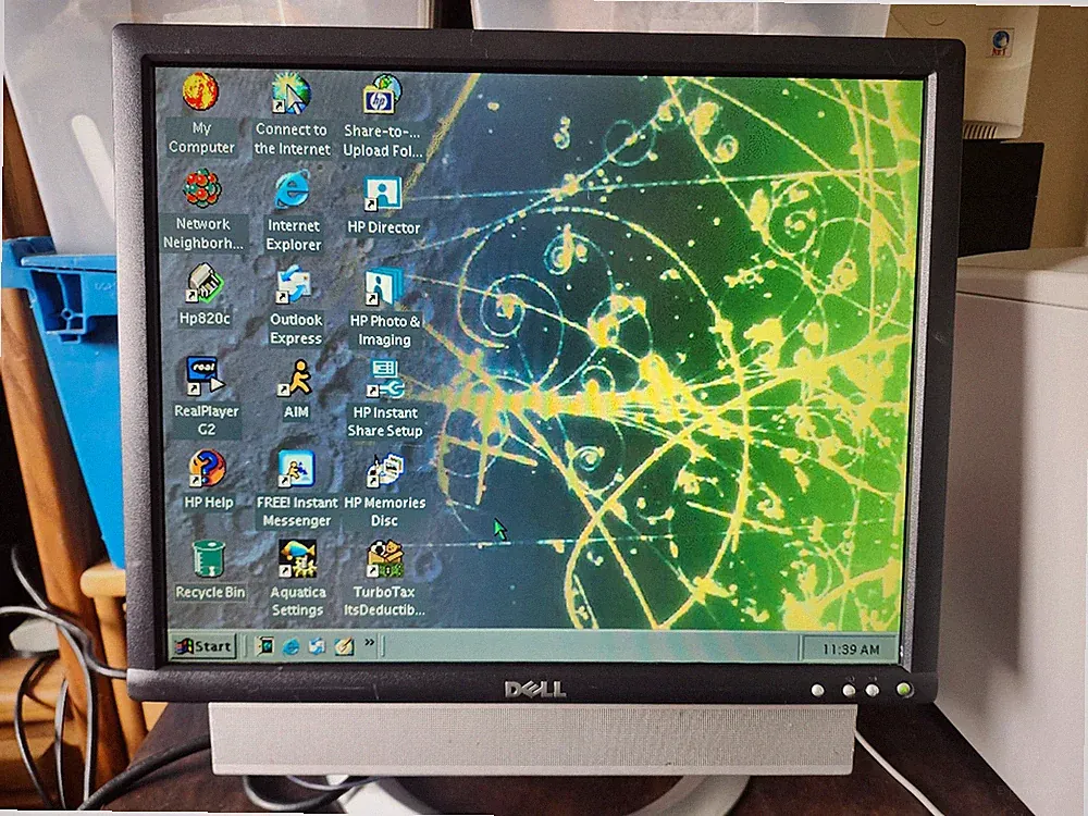 Dell 1905FP 19" LCD Monitor W/ Dell Soundbar