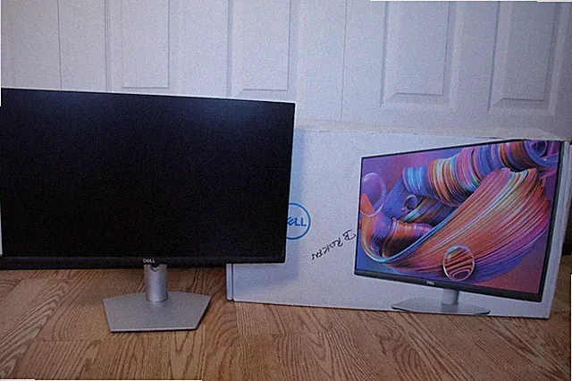 Dell 27 Inch Monitor - S2721HS - Broken / Cracked Screen