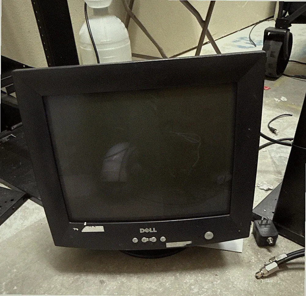 Dell E771p E Series 17 in CRT Curved Monitor 4:3 1280x1024 VGA Black