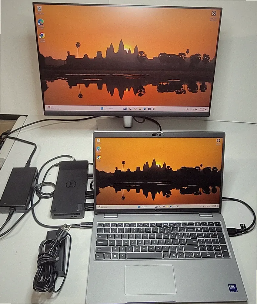 Dell Latitude 5550 i7-I65U 32GB 512GB SSD Win 11 Pro WD22TB4 Dock P2422H Monitor