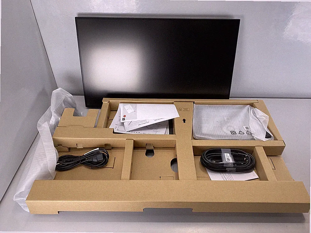Dell UltraSharp 27" Thunderbolt Hub 1440p Monitor 120Hz- Silver