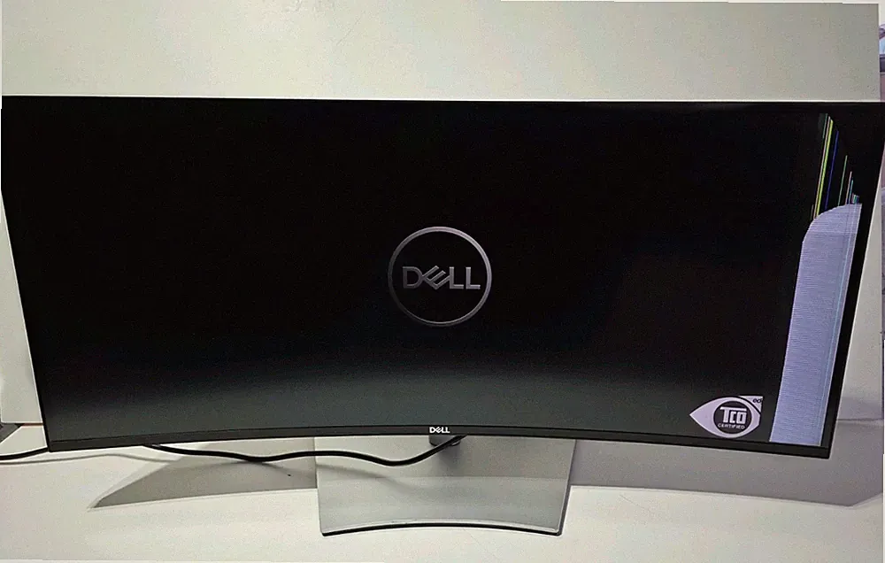 Dell UltraSharp U3423WE 34" USB-C Hub Curved, Cracked screen read Description.