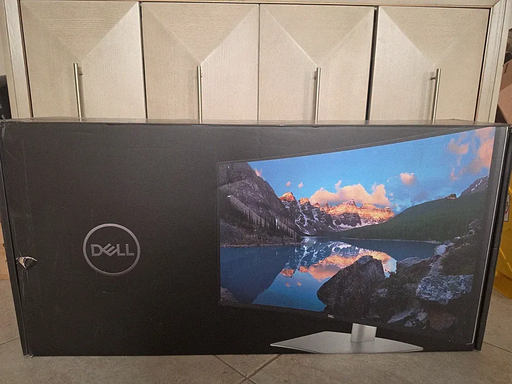Dell UltraSharp U4025QW 40" Class 5K2K WUHD Monitor - Thunderbolt 4 Docking