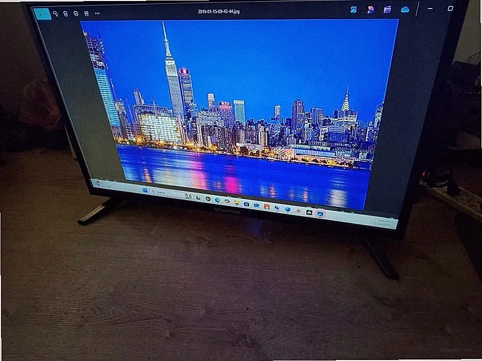 E32 Sceptre Monitor 2560x1440