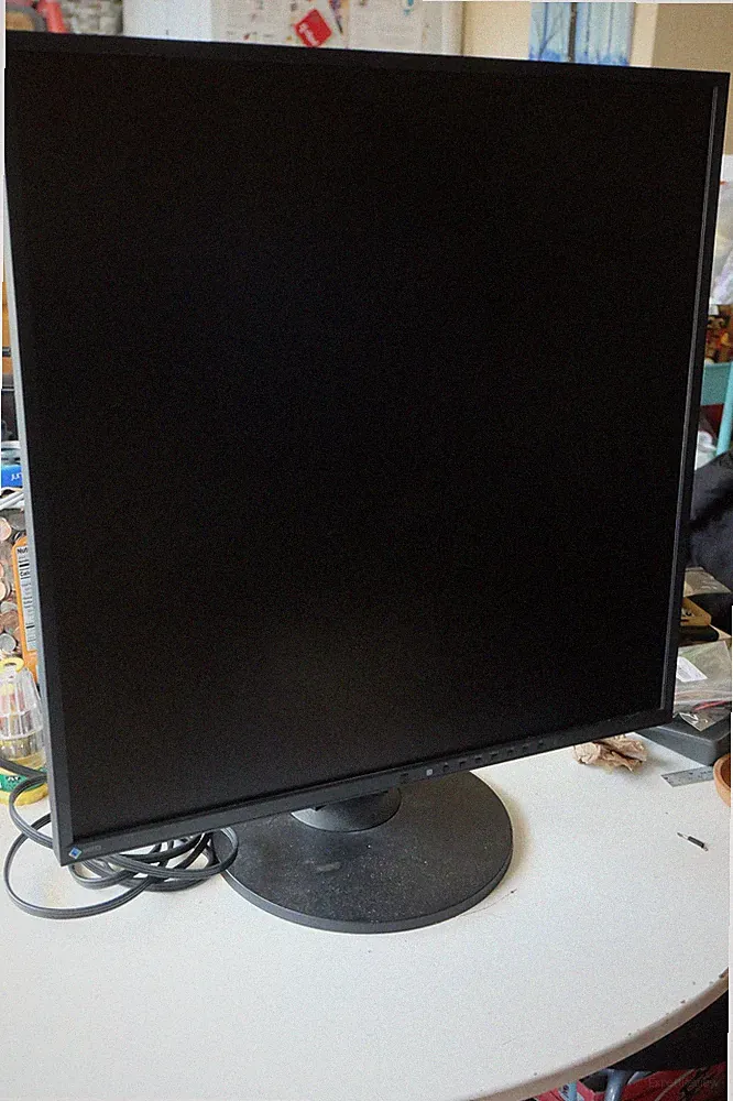 Eizo FlexScan EV2730Q 27" square 1:1 monitor 1920x1920 [UNEVEN BACKLIGHT]