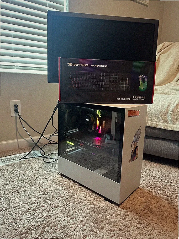 Gaming computer with Benq monitor and mouse and keyboard