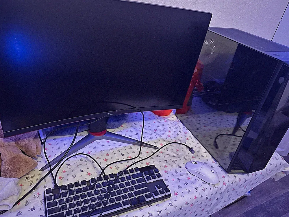 Gaming monitor curved 240 hz, Gaming PC, Logitech mouse, and steelseries apex pr