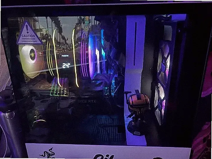 Gaming pc , head build has a 240 hz monitor with it