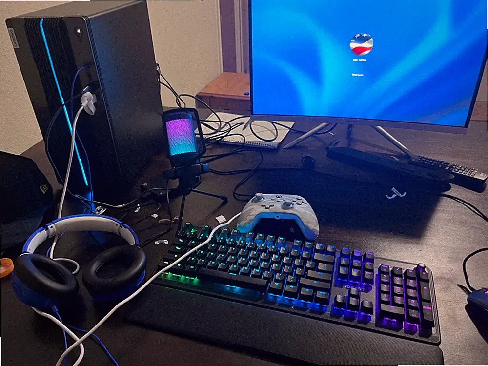 gaming pc lenovo full setup monitor and keyboard/mouse included as well as mic