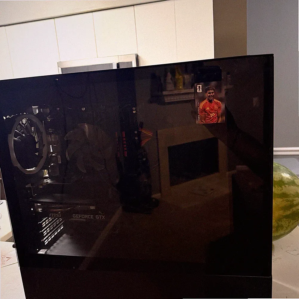 Gaming set up comes with,pc 1660 super,16gb ram,i7 and a monitor 240hz alienware