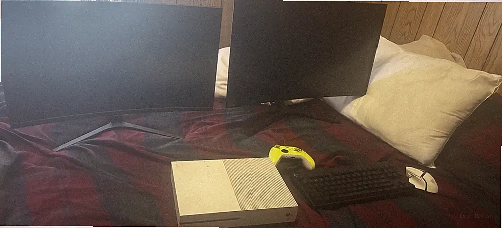 Gaming set up keyboard mouse monitors