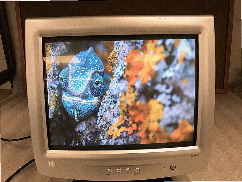 Gateway EV700 EV700AA 17" VGA CRT Color Computer Monitor for Retro Gaming