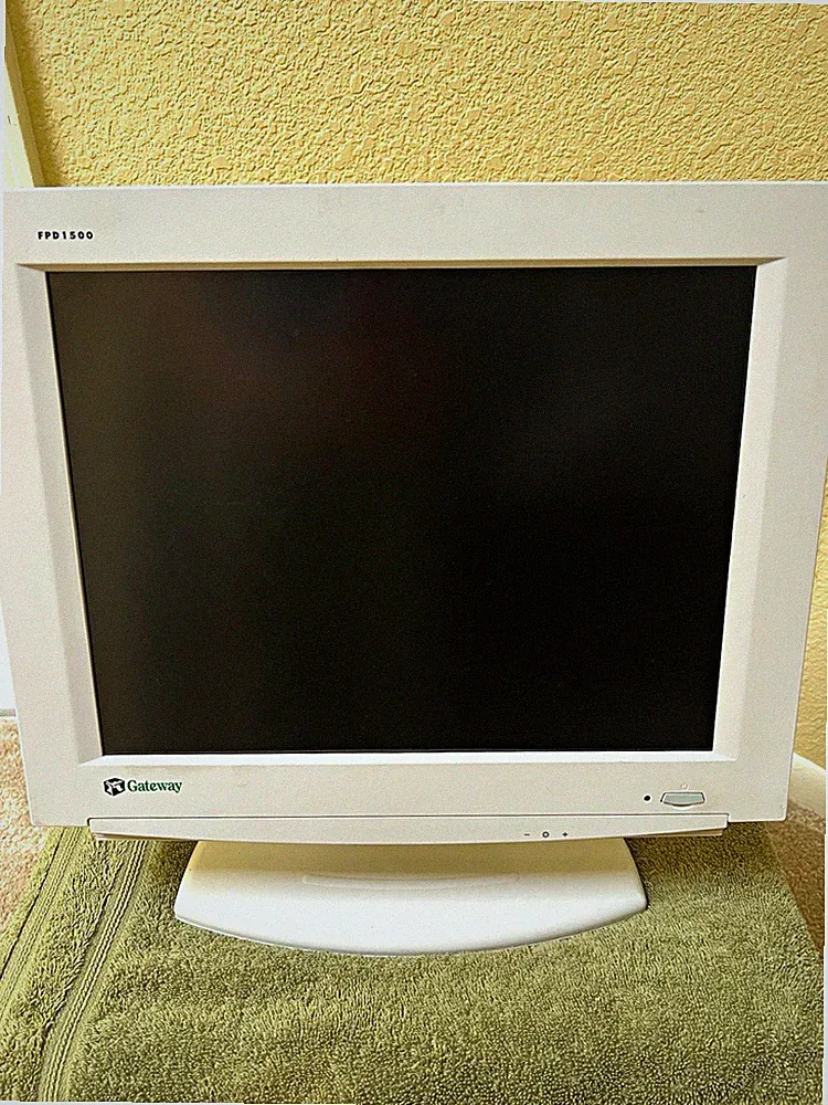 Gateway FPD1500 15" LCD Monitor White 4:3 1024x768 VGA Tiltable Retro Gaming