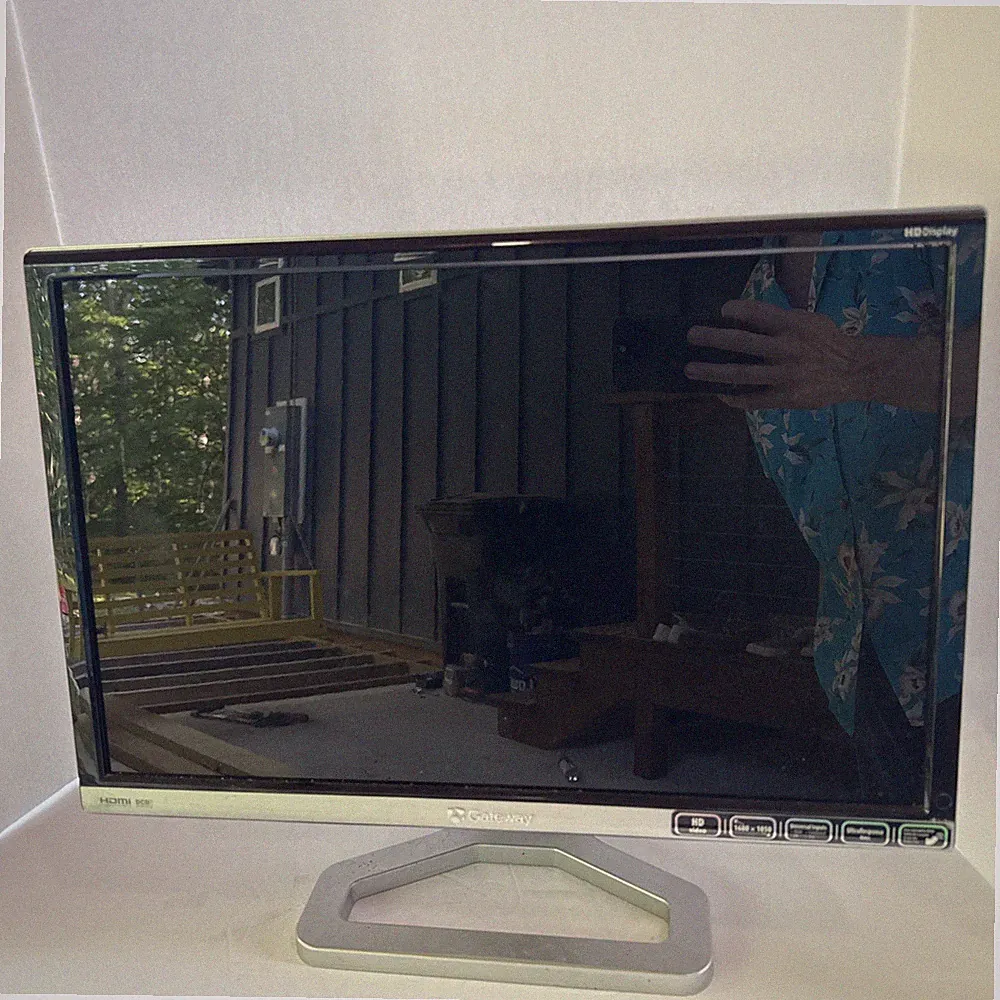 Gateway HD2200 22" HD LCD Monitor VGA, DVI HDMI, Component Video, Used, Features