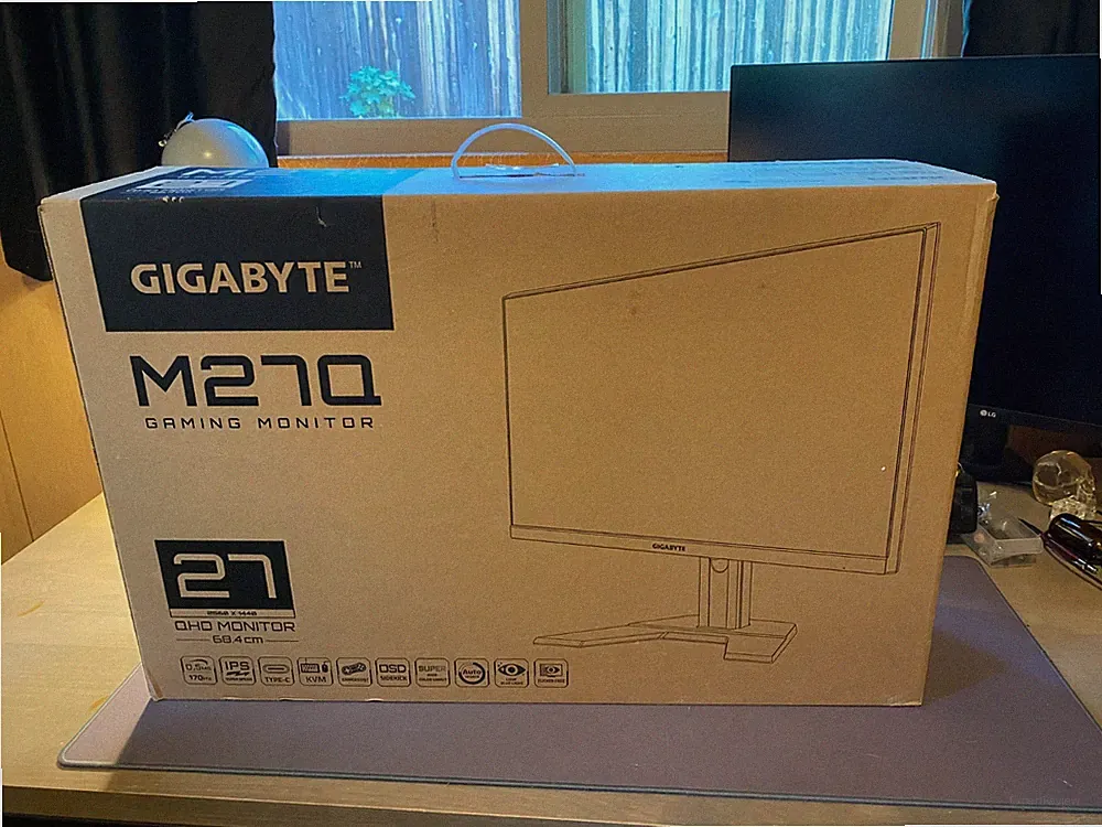 GIGABYTE M27Q 27" 1440p 170hz IPS QHD Monitor, all accessories and packaging