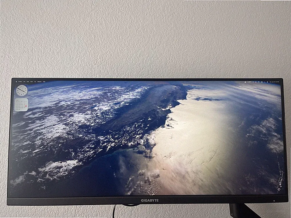 GIGABYTE M34WQ 34" LED WQHD FreeSync, 144hz, 1ms, with Monitor Arm.