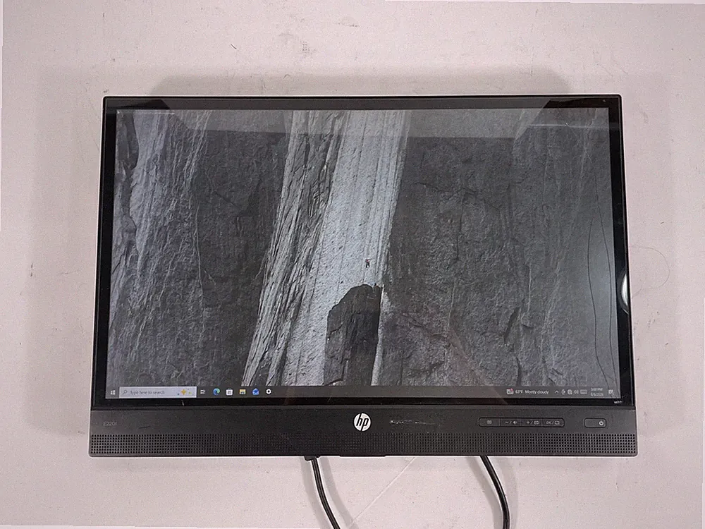HP EliteDisplay E220t 21.5" Touchscreen Monitor - Cracked Screen
