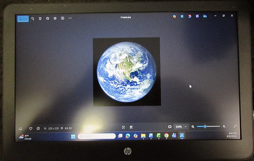HP ELiteDisplay S140u 14-Inch Screen LED-Lit Monitor With Cover
