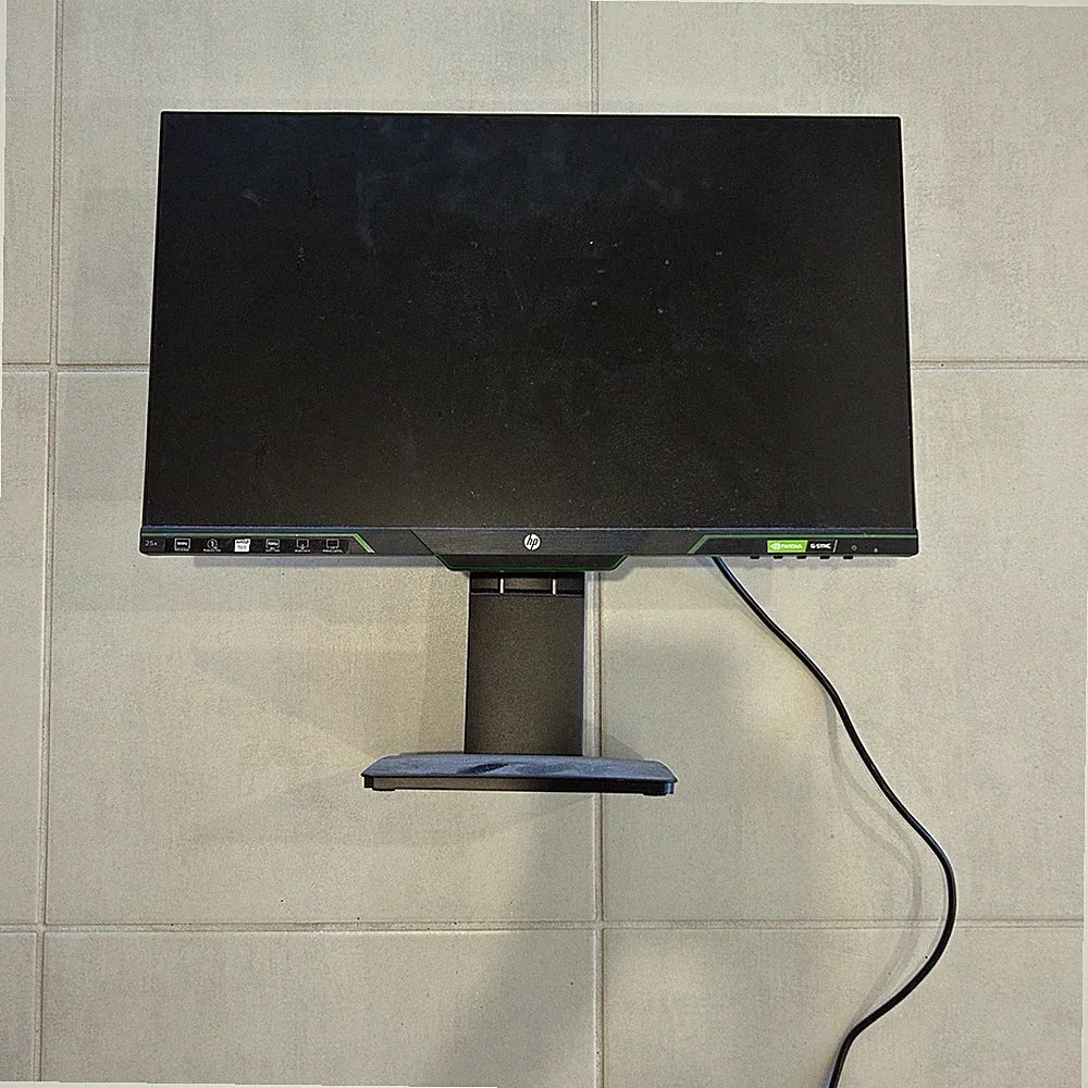 HP Monitor 25x 24.5-inch Monitor, a fast, vibrant display with gaming essantials
